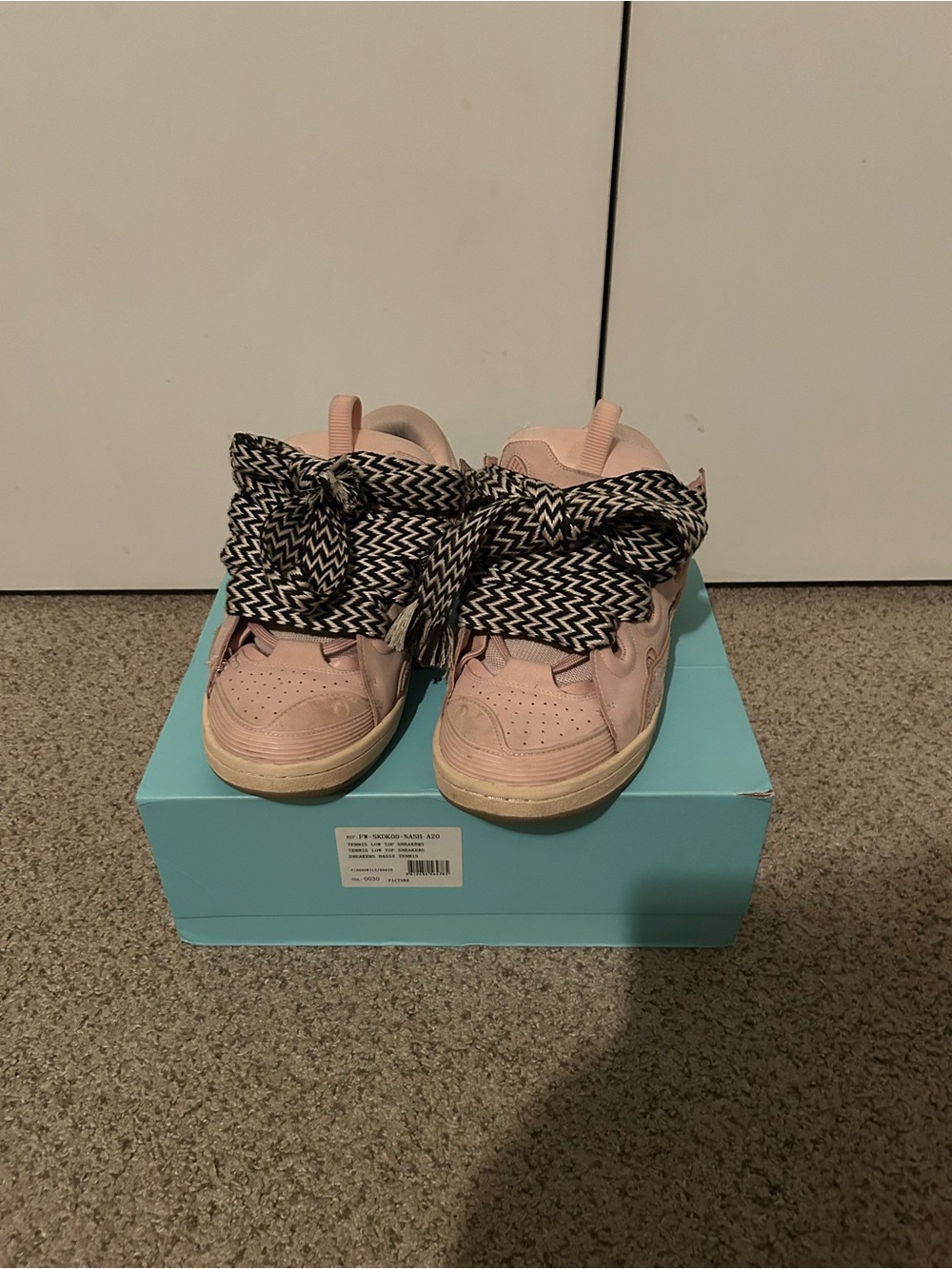 MEN Pink Sneakers with Decorative Bow